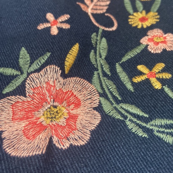 NWT Francesca’s Mi Ami Navy Size S Embroidered Skirt - Picture 3 of 9